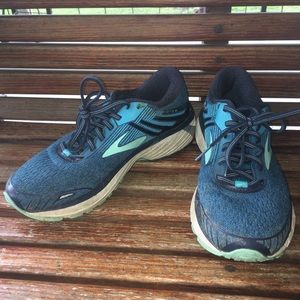 Women’s blue Brooks running shoes GTS 18